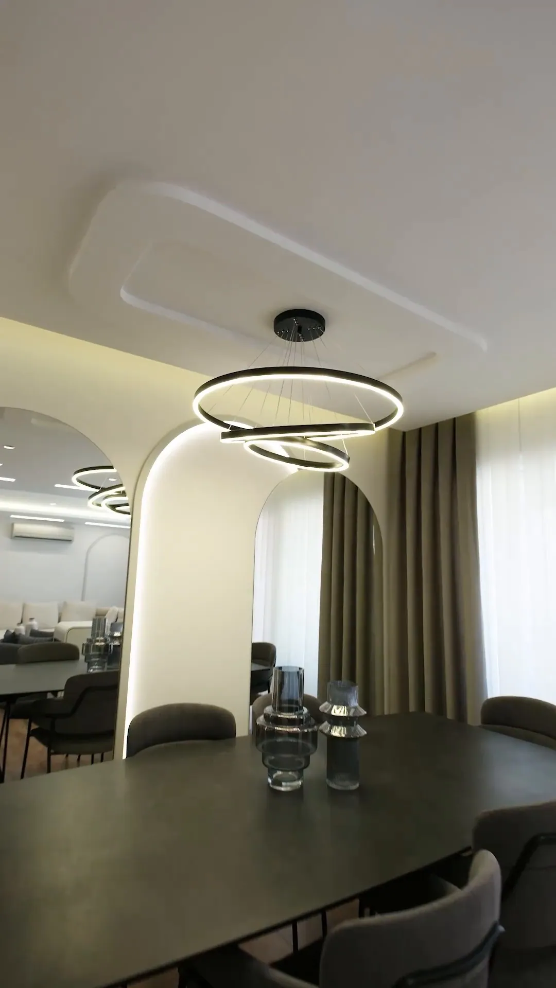 Çelik Evi – Yemek alanı