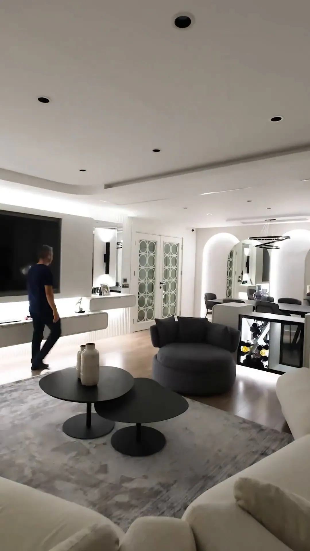 Çelik Evi – Salon
